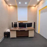 میز مدیریتی لوکس با صفحه وکیوم