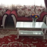 مبل ۹نفره با میز بزرگ و ۴میز پذیرایی کوچک|مبلمان خانگی و میز عسلی|شاهین‌شهر, ۹ دی|دیوار