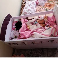 تخت گهواره کنار مادر