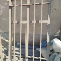 درب اتاق و پنجره فلزی