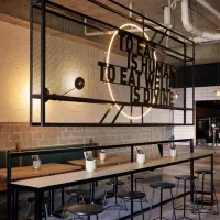 تجهیزات چوب و‌فلز محل کار شما مثل فروشگاه ها و....