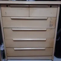 پارچ.گلدان.کف پوش.میز.دراور