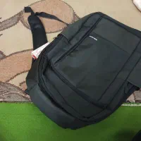 کیف مدرسه|کیف، کفش، کمربند|شیراز, لب آب|دیوار