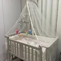 تخت نوزاد کاملا سالم و نو