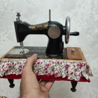 چرخ خیاطی روسی کوچک‌فلزی قدیمی(ارسال از تبریز)