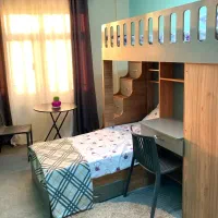 سرپرست خوابگاه دخترانه