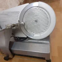 کالباس بر و ترازو محک