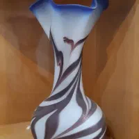 گلدان شیشه ای بلند قدیمی