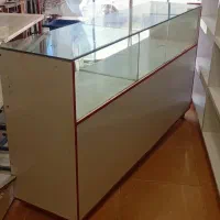 ویترین پیشخوان مغازه