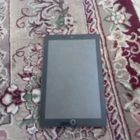 تبلت صفحه ش ترک کرده  و سیا شده....