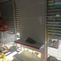 قفسه ایستاده یا استند وسط مغازه ای|فروشگاه و مغازه|گلبهار, شهر جدید گلبهار|دیوار