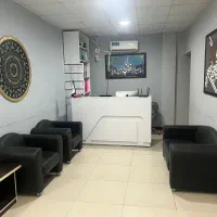 مبل اداری همراه با میز وسط