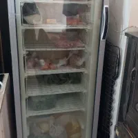 یخجال ویترینی وتعدادی لوازم رستوران