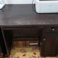 میز کامپیوتر 120 که بعنوان میز تحریر استفاده شده