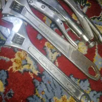 تعدادی آچار|ابزارآلات|بیرجند, |دیوار