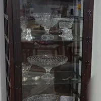 ویترین چوب کاردست شیک وجمع جور تزئین شده با گل میخ