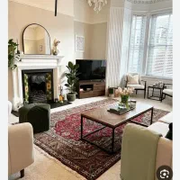 خانمی برای نظافت منزل