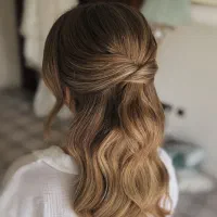 انواع خدمات تخصصی میکاپ و شنیون با ۹۵۰هزار تومن