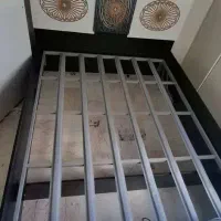 تخت دو نفره + میز ارایشی(قیمت عالی)|تخت و سرویس خواب|تهران, سازمان برنامه جنوبی|دیوار