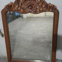 آینه با قاب چوبی