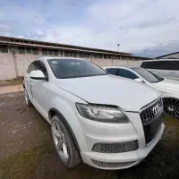 ماشین AudiQ7 گذر منطقه ازاد