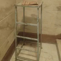 چهارپایه آهنی