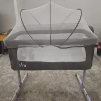 تخت کنار مادر