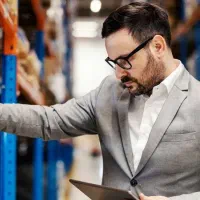 مسئول خرید و تدارکات
