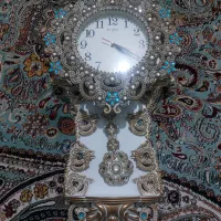 ساعت دیواری کلا نگین دار فیروزه ای