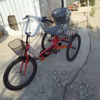 چرخ قرمز رنگ دنده ای