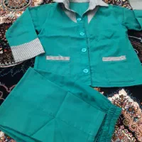 تعدادی لباس فرم مدرسه پسرانه درحدنو