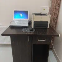 میز تحریر و کامپیوتر