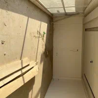 کارگر با جای خواب