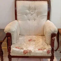 مبل سلطنتی کرمی