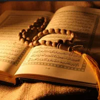 کتاب قرآن سرکتاب دعا