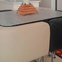 میز غذاخوری چهارنفره صندلی ها با چرم خوب