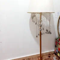 آباژور ایستاده