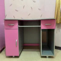 میز تحریر یا کامپیوتر یا آرایش