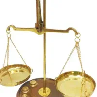 ترازوی برنجی عدالت|کلکسیون اشیاء عتیقه|دماوند, گیلاوند|دیوار