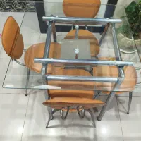 میز ناهار خوری شیشه ای با صندلی فلزی
