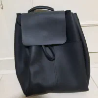 کوله‌پشتی زنانه مشکی شیک و مینیمال ، در حد نو
