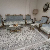 مبل کلاسیک ۹ نفره همراه میز وسط و دو عسلی