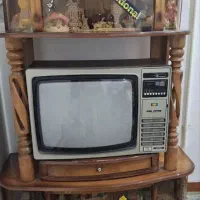 یک عدد دکوری  تمام چوب راش و تلویزیون رنگی پیام