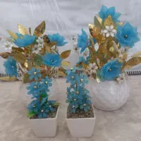 گلدان و گل مصنوعی