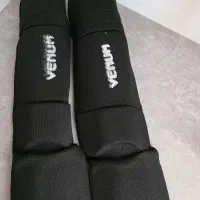 دستکش بوکس و محافظ ساق پا