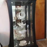 ویترین باوسایل داخل آن