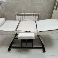 تخت صندلی‌شو به همراه صندلی آرایشگاهی ست خودش|آرایشگاه و سالن‌های زیبایی|رشت, گلباغ نماز|دیوار