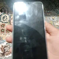 گوشی سالم کارتون داره شارجر داره