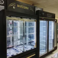 یخچال ویترینی دو طرف نما و پشت بسته