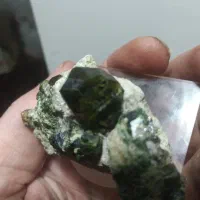 گارنت سبز یا همون یاقوت سیلان یل یاقوت سبز|جواهرات|رامسر, |دیوار